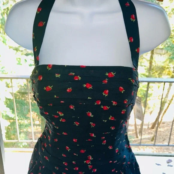 🫎A&F Emerson Drop-Waist Strawberry Mini Halter Dress XS NWT🍓 - Picture 2 of 12